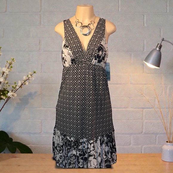 Karen Kane Dresses & Skirts - 🎁 Karen Kane Dress NWT Size Med ❤️